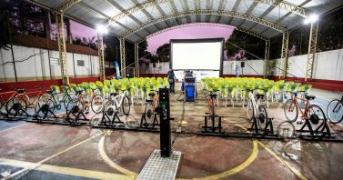 Holambra recebe sessão de cinema movida por energia renovável gerada pelo público