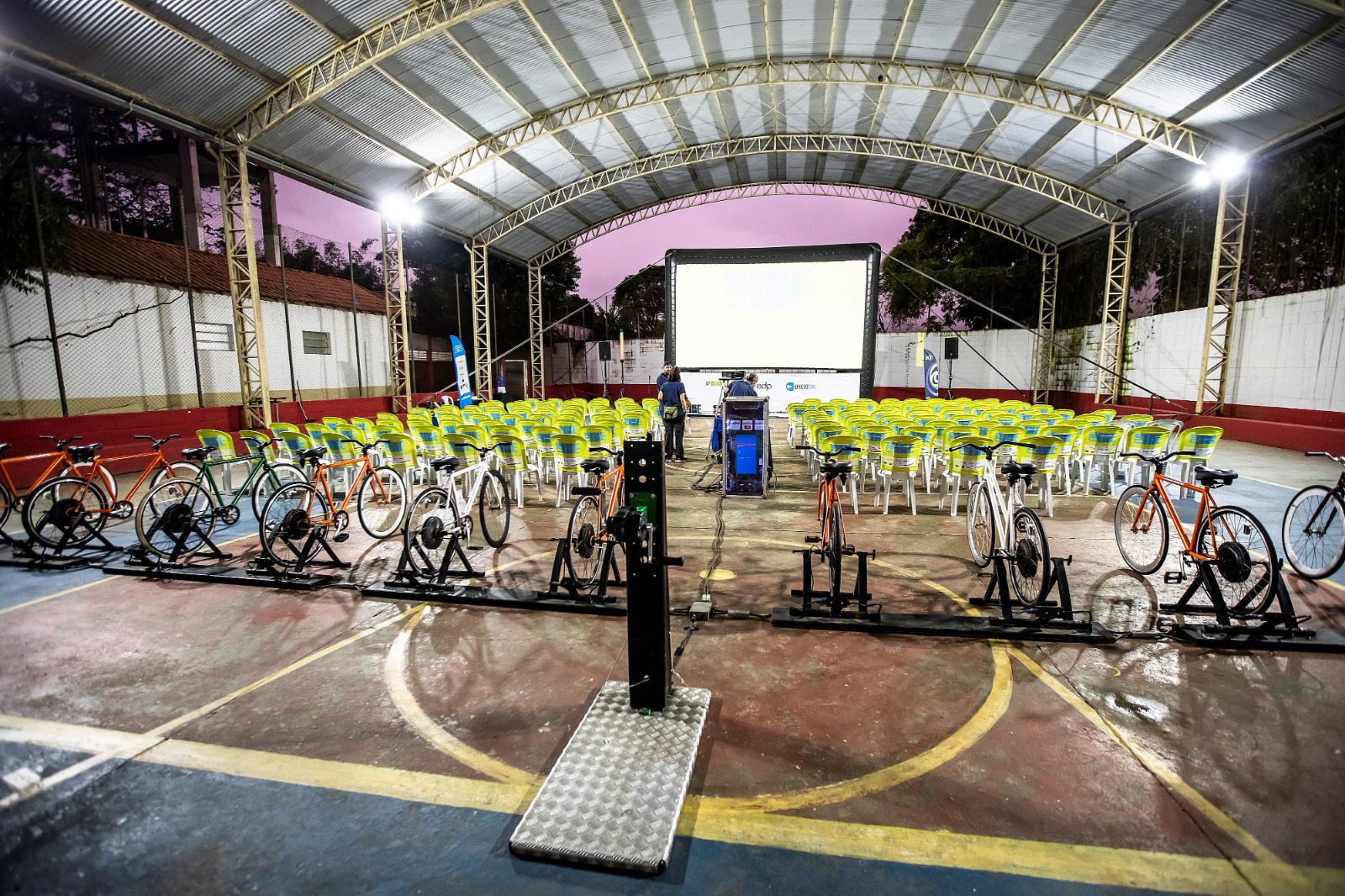 Holambra recebe sessão de cinema movida por energia renovável gerada pelo público Holambra recebe sessão de cinema movida por energia renovável gerada pelo público